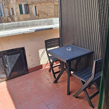 Casa Gaia - Antica In Pieno Centro Апартаменти